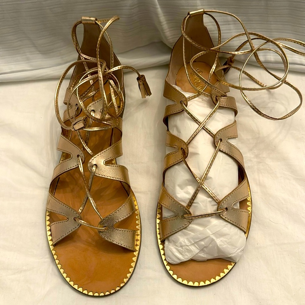 Brand new never been worn Lilly Pulitzer Greek sandals size 8.5 gold